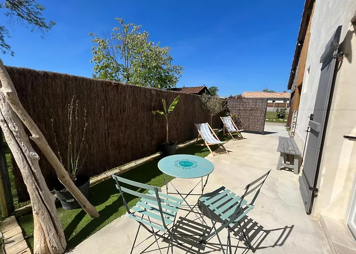 La Merlere : Gite De Charme & Jacuzzi
