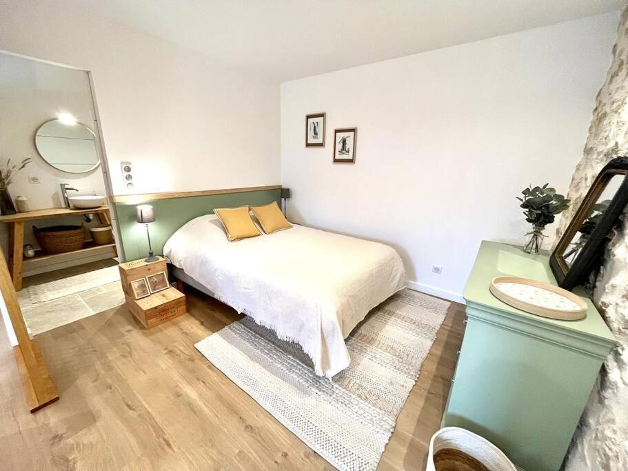 Apartment La Merlere : De Charme & Jacuzzi