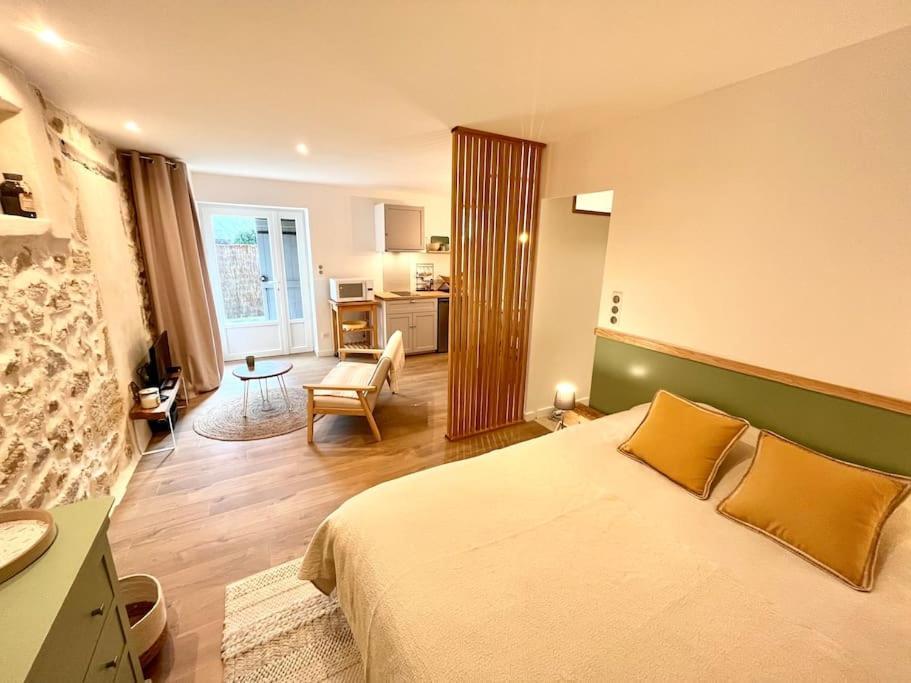 La Merlere : De Charme & Jacuzzi